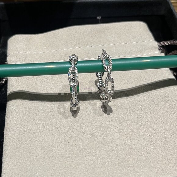 D̲a̲v̲i̲d̲ ̲Y̲u̲r̲m̲a̲n̲ Silver Earrings - Picture 2 of 6